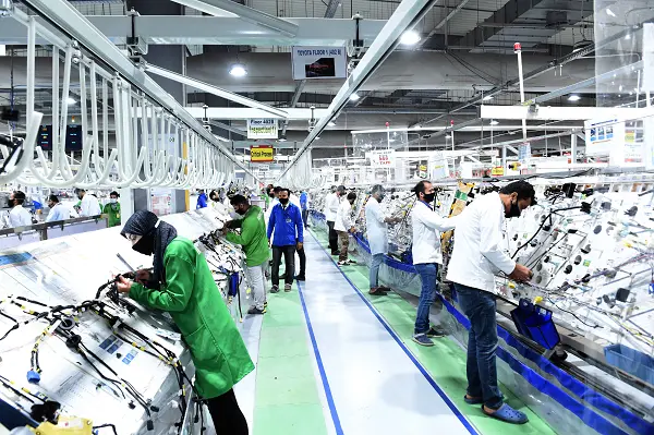 وضع حجر الأساس لمجمع “ليوني-مصر” العالمية لصناعة ضفائر السيارات في مدينة بدر