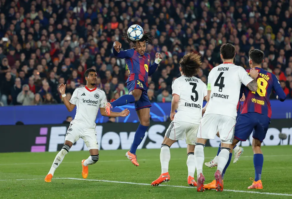 في 3 دقائق.. كوندي يسجل هدفين ويعيد برشلونة لطريق الانتصارات في دوري الأبطال