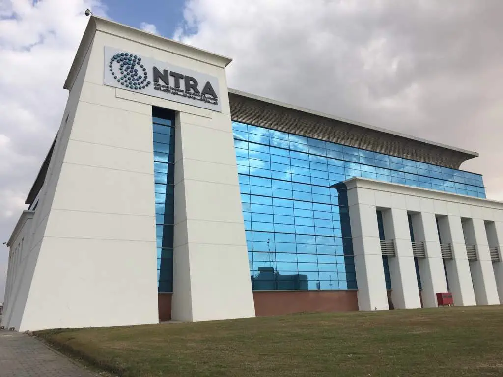 تنظيم الاتصالات يحذر من محاولات اختراق للهواتف الذكية في مصر