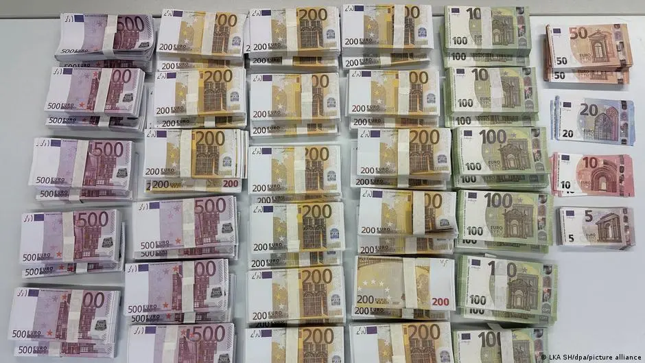 السلطات الألمانية تضبط ورشة لتزوير العملات وتعتقل رجلين