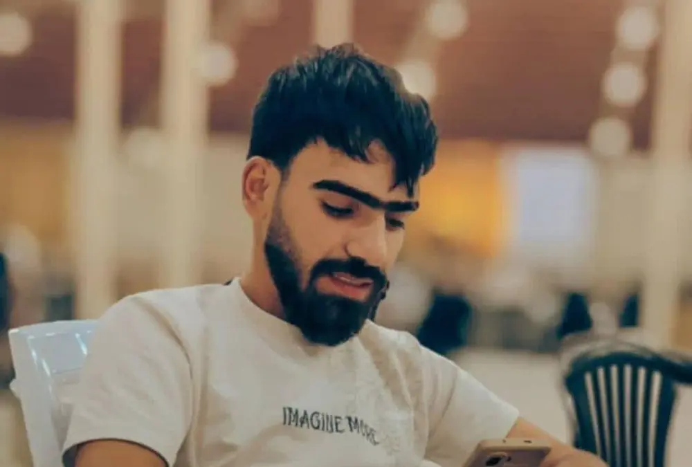 ميليشيا قسد تعتقل ناشطًا لتصويره احتجاجًا في الرقة