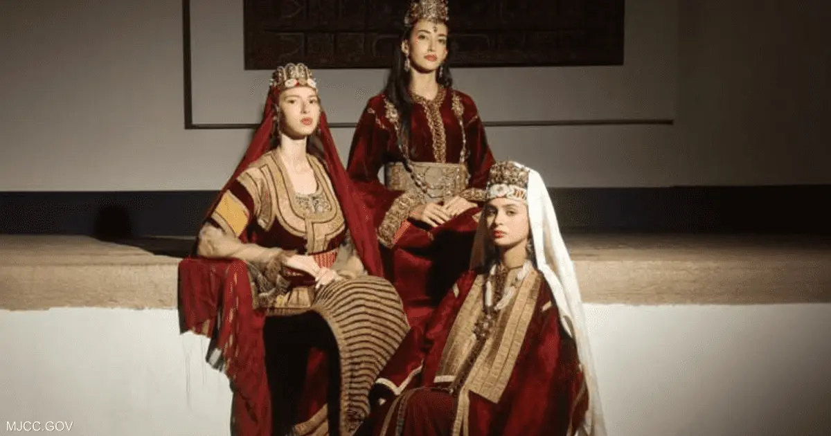 "اليونسكو" تصادق على تسجيل القفطان المغربي تراثا عالميا