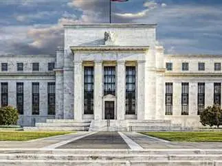 قبل ساعات من القرار.. انقسام عاصف داخل الفيدرالي الأمريكي يهدد مسار الفائدة