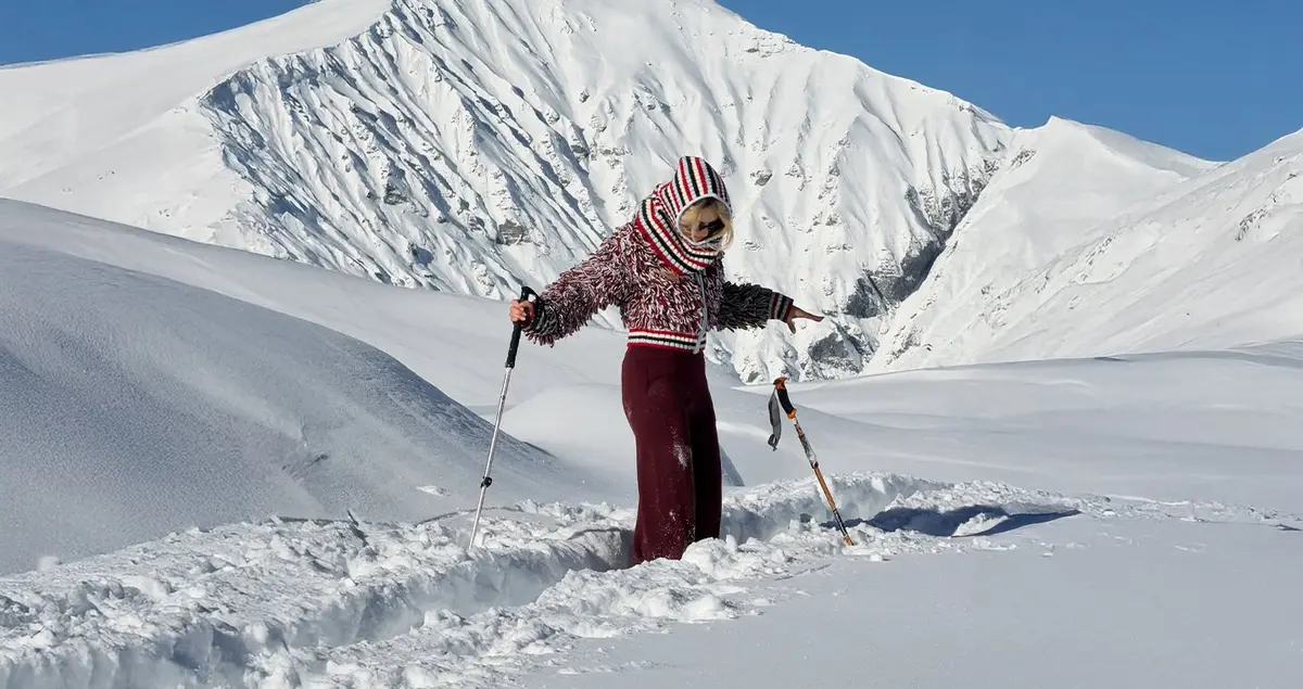 تبحثين عن إطلالات لرحلات السكي؟ كلّ ما تحتاجينه هنا!