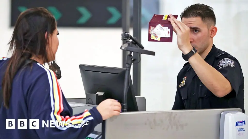 الولايات المتحدة قد تطلب من السياح الكشف عن نشاطهم على مواقع التواصل خلال خمسة أعوام قبل دخول البلاد