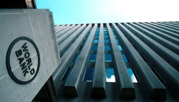 أمير الجوف يستعرض مع البنك الدولي نتائج مشروع تطوير المنطقة