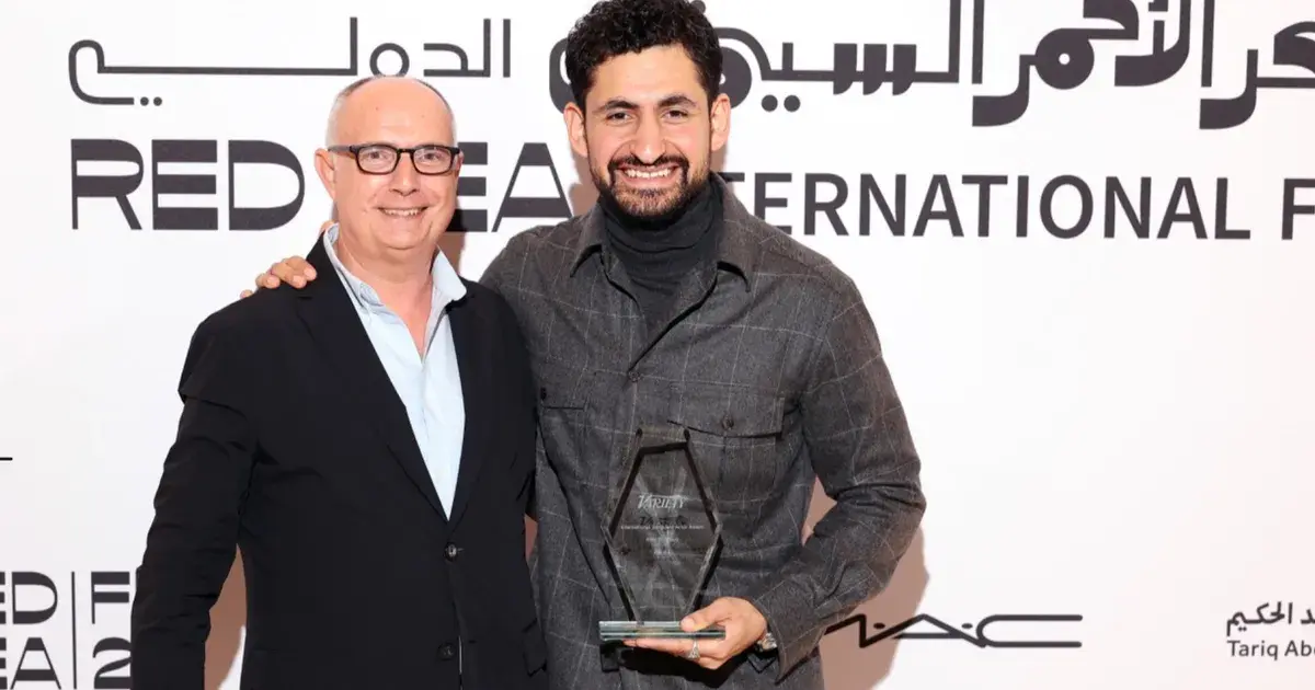 مجلة "فارايتي" تكرم نجم فيلم Giant أمير المصري في "البحر الأحمر"