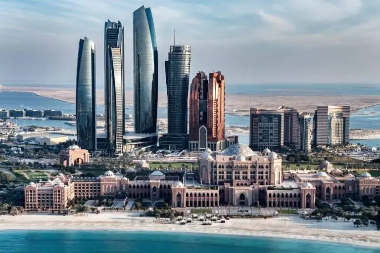 أبوظبي تتقدم تقنياً بمشروع الذكاء الاصطناعي