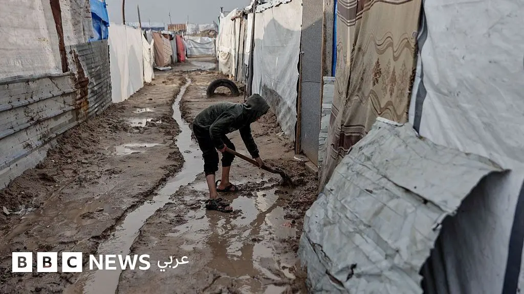 كيف يواجه النازحون في قطاع غزة أخطار الفيضانات؟