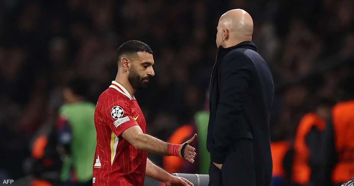 تقرير يكشف موقف لاعبي ليفربول من صراع صلاح وسلوت