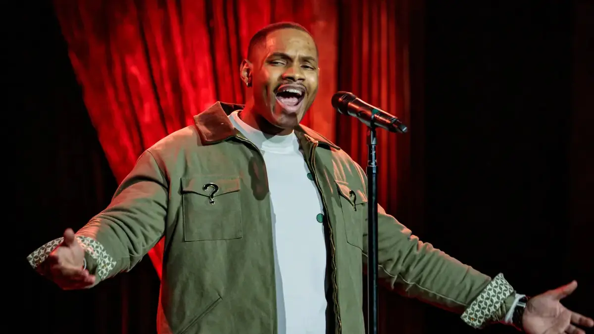 شاعر ثلاثيني يحول هوايته إلى مشروع يُدِر 12 ألف دولار شهريًا