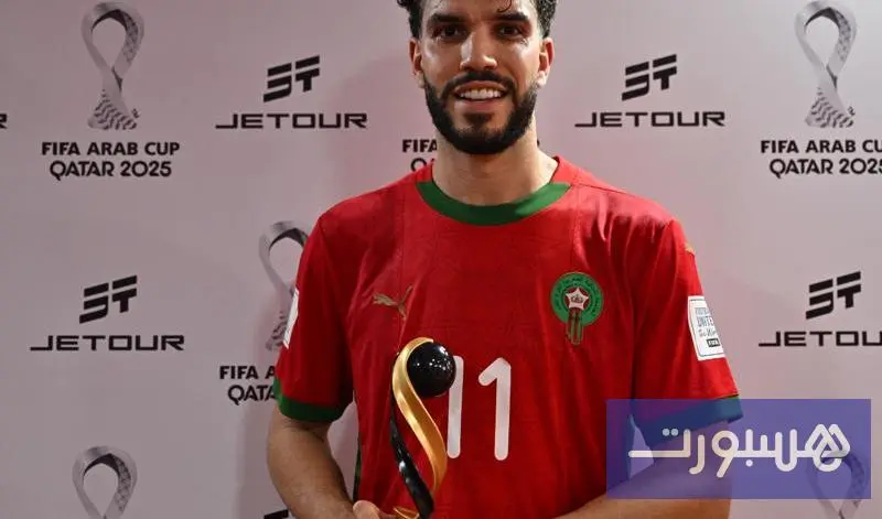 أزارو يتوَّج بجائزة أفضل لاعب أمام سوريا