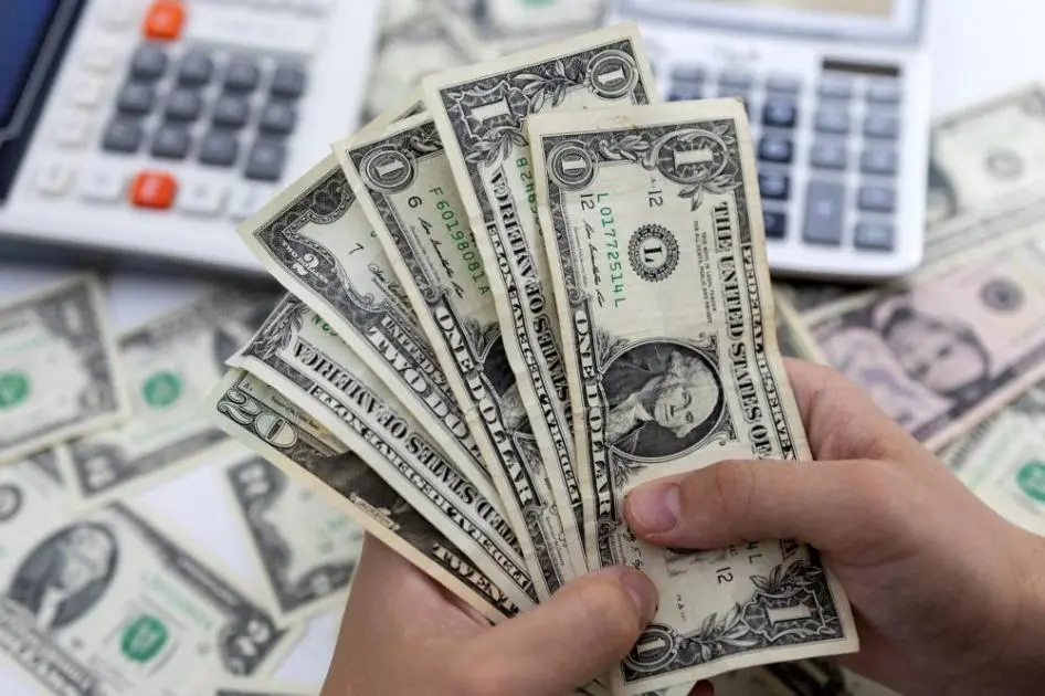 الدولار إلى أدنى مستوى منذ 21 أكتوبر