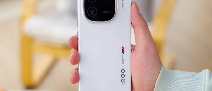 هاتف iQOO 12 يحصل أخيرًا على تحديث OriginOS 6 المستقر المبني على أندرويد 16