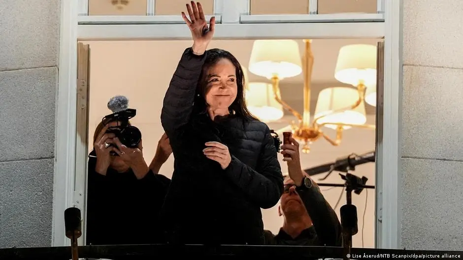 بعد أشهر من الاختباء.. ماتشادو الفائزة بنوبل تظهر في أوسلو