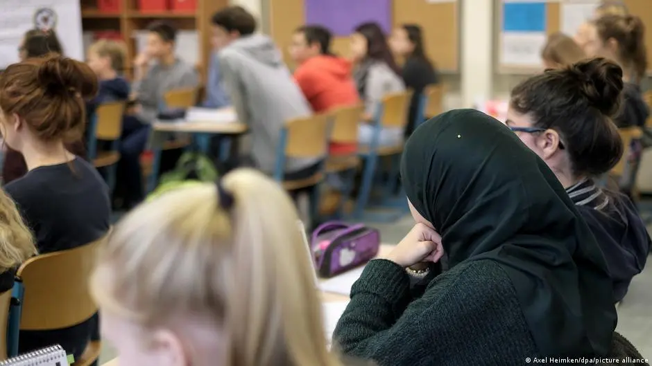 النمسا تقر حظر ارتداء الحجاب في المدارس لمن هن دون 14 عاما