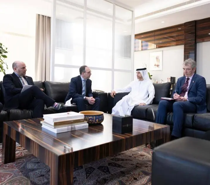 الإمارات وإيرلندا تبحثان تعزيز التعاون في القطاع المالي