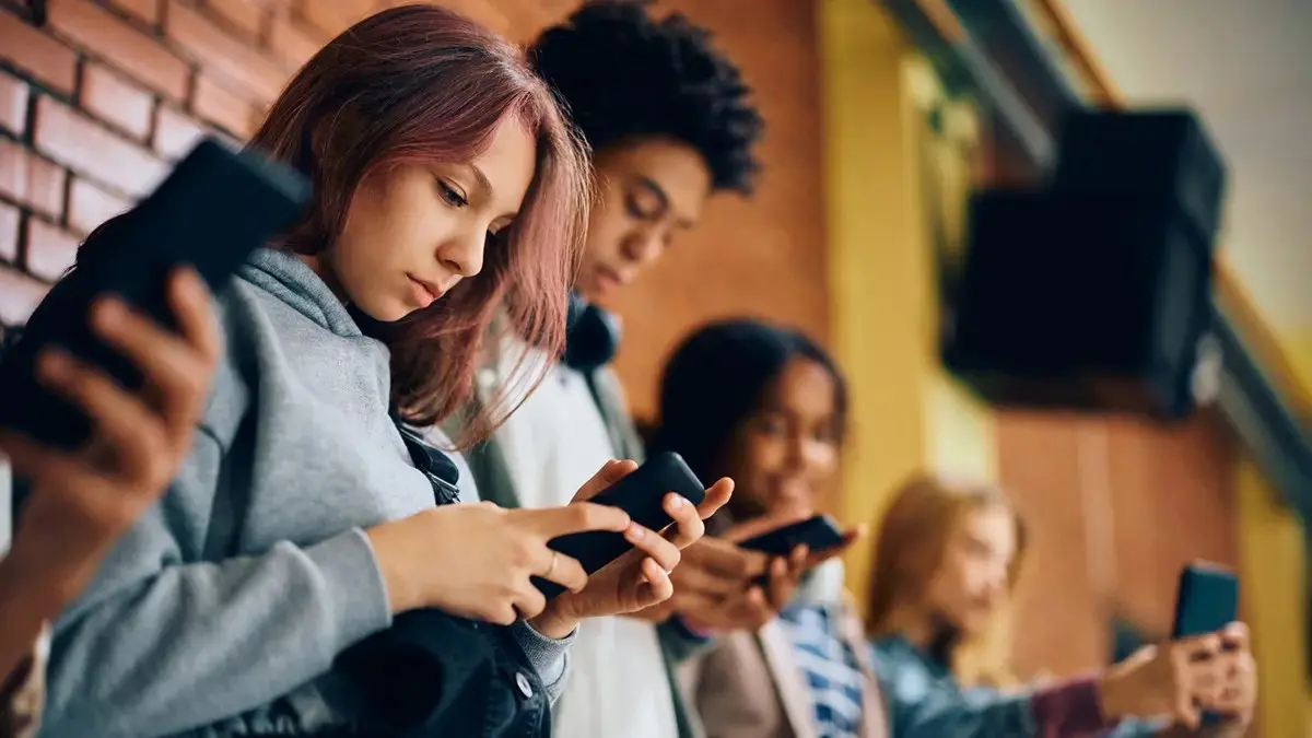 أستراليا تحظر وسائل التواصل للأطفال دون 16 عاماً