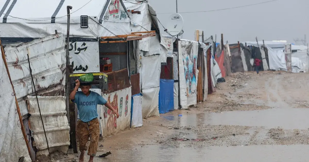 عاصفة شتوية على غزة.. وفاة 11 بينهم رضيعان وانهيار منازل