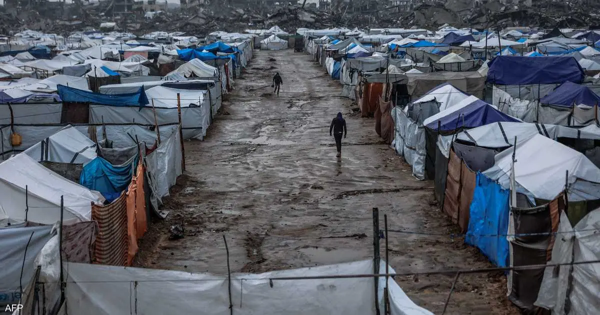 منخض جوي فوق غزة.. مقتل 13 جراء البرد الشديد وانهيار المباني