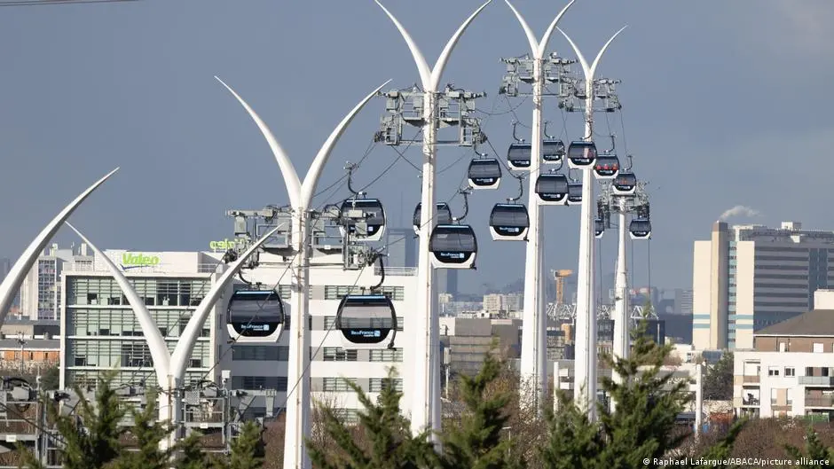 افتتاح أطول "تلفريك" في أوروبا جنوب العاصمة الفرنسية باريس