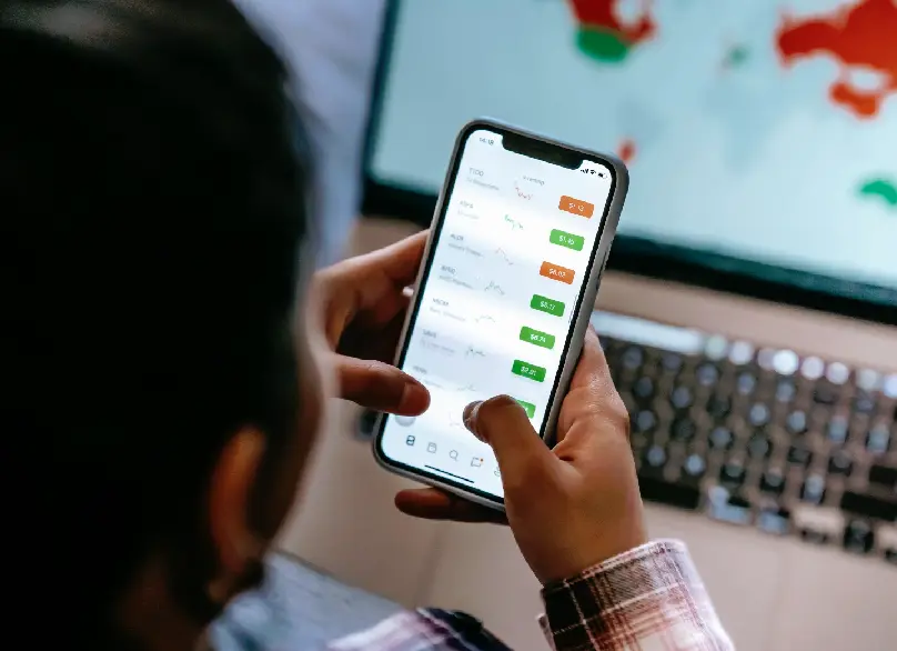 منصات مالية وهمية تزيد معاناة اللبنانيين وتفرغ جيوبهم