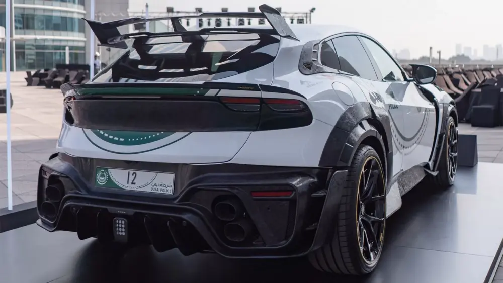 شرطة دبي تضم إلى أسطولها فيراري بوروسانجوي بتعديلات مانسوري