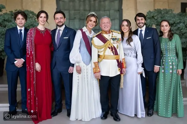 الملكة رانيا تكشف عن صورة تهنئة العام الجديد بلقطة عائلية دافئة تجمع الأسرة