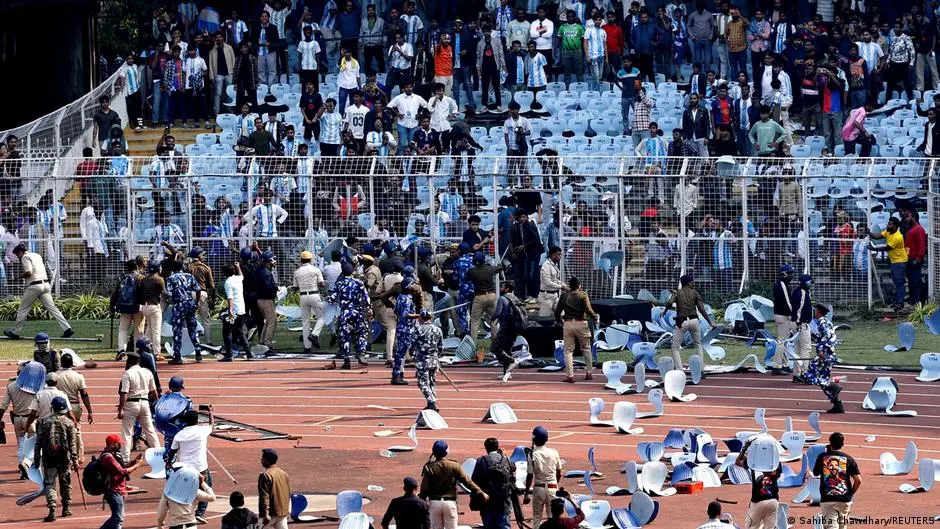 ميسي يزور الهند: الجماهير تغضب على "معبوديها"