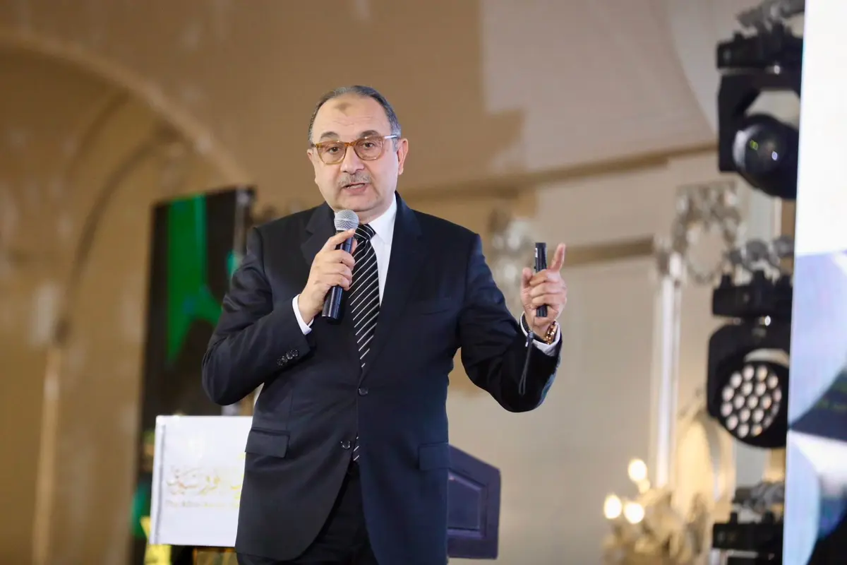 وزير قطاع الأعمال العام يستعرض فرصا استثمارية واعدة في مختلف القطاعات التابعة