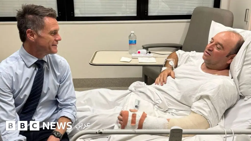 هجوم سيدني: من هو أحمد الأحمد ابن إدلب الذي تصدّى لأحد المهاجمين؟