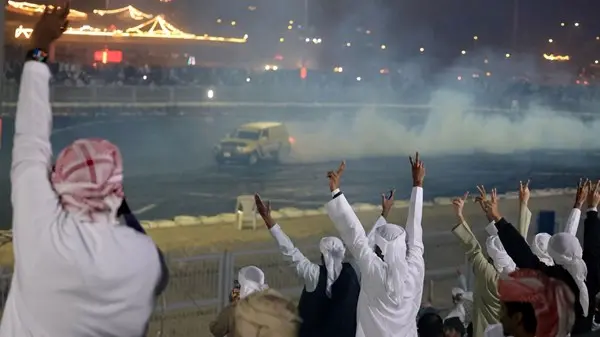 «مهرجان ليوا الدولي 2026».. تحليق الصقور وهدير المحركات يشعل الأجواء