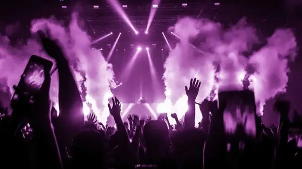 نجوم يستقبلون العام الميلادي الجديد على مسارح الإمارات