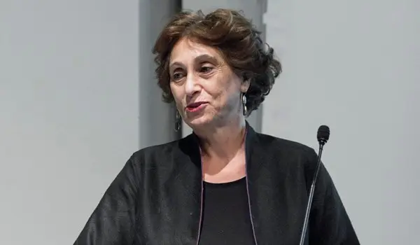 من الدكتورة سعاد العامري الفائزة بجائزة «نوابغ العرب 2025».. عن «العمارة والتصميم»؟