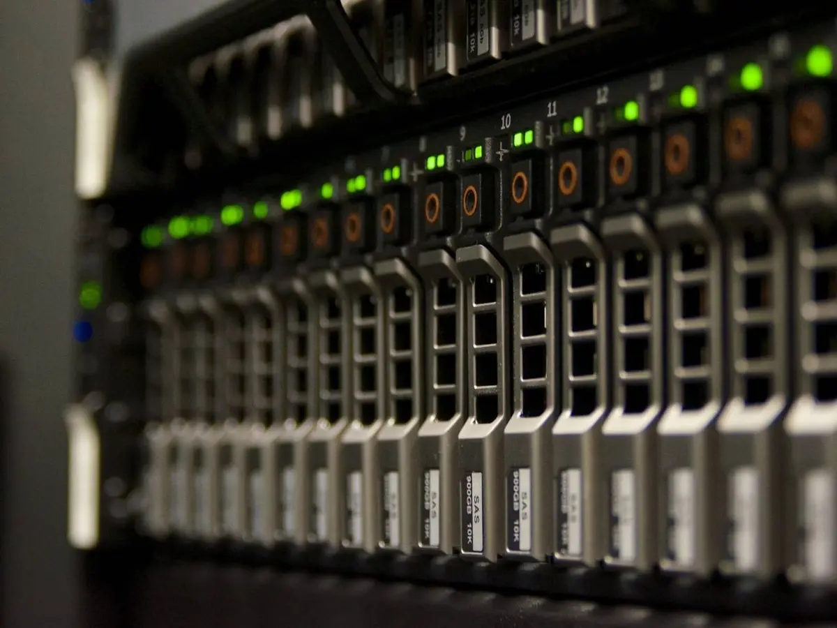 إنفاق قياسي على الخوادم يصل إلى 112 مليار دولار بفضل طفرة الذكاء الاصطناعي في الربع الثالث من 2025