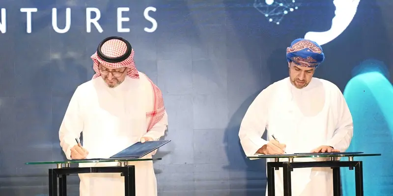 شراكة استراتيجية بين «مجموعة إذكاء» العمانية وصندوق «رؤية للاستثمار الجريء»