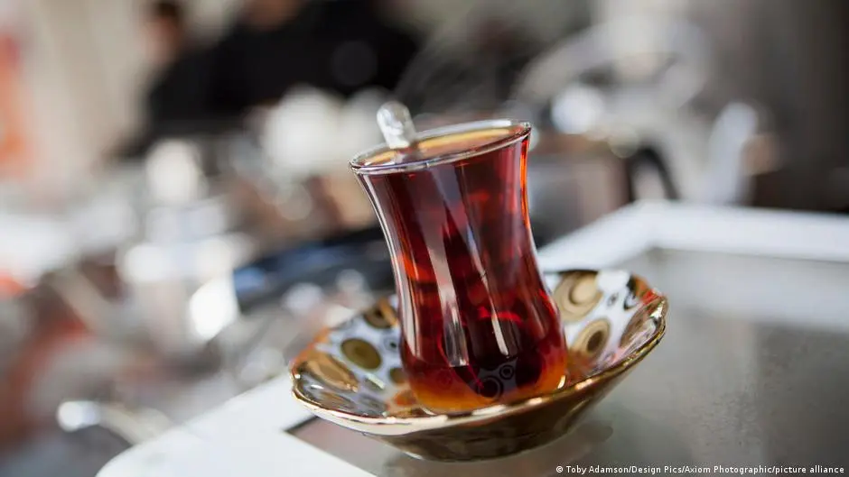 مشروبات تحدّ من أضرار الجلوس الطويل على الأوعية الدموية