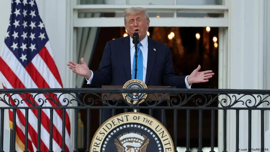 يشمل السوريين والفلسطينيين.. ترامب يفرض حظر دخول رعايا 5 دول