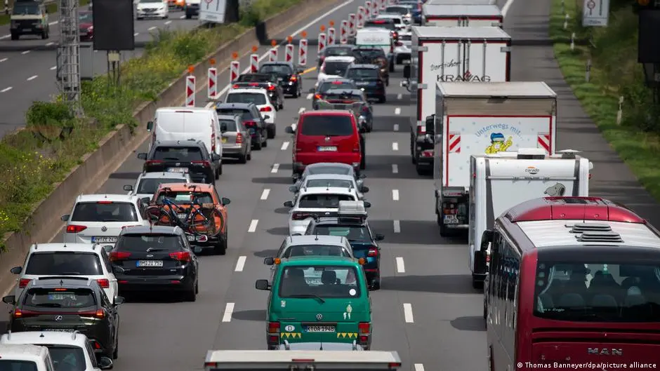 ألمانيا ترحب بتراجع المفوضيةالأوروبية عن حظر محركات الاحتراق