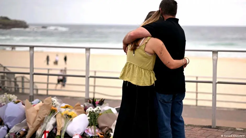 استراليا توجه عشرات التهم إلى مطلق النار الناجي في بوندي