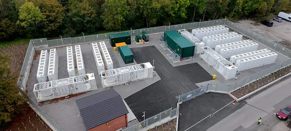 مصدر الإماراتية تبدأ تشغيل أول مشروعات تخزين الكهرباء في بريطانيا - الطاقة