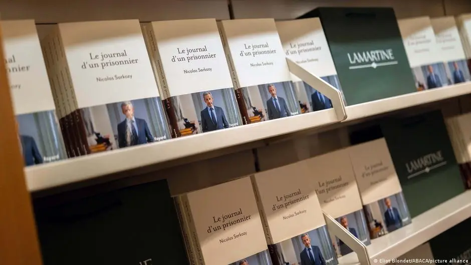 من خلف القضبان إلى أغلى المبيعات..ساركوزي يخلق الحدث!