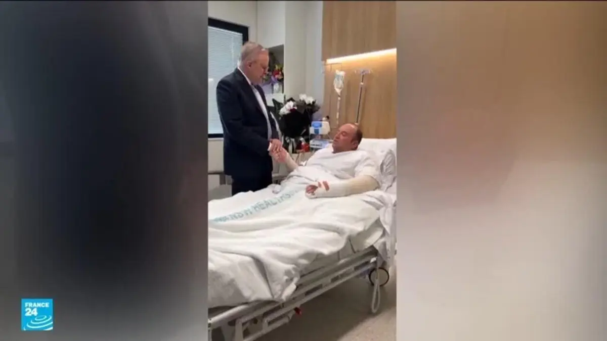 أستراليا توجه تهمة الإرهاب لمنفذ هجوم بونداي وأحمد الأحمد تحوّل إلى "بطل وطني"