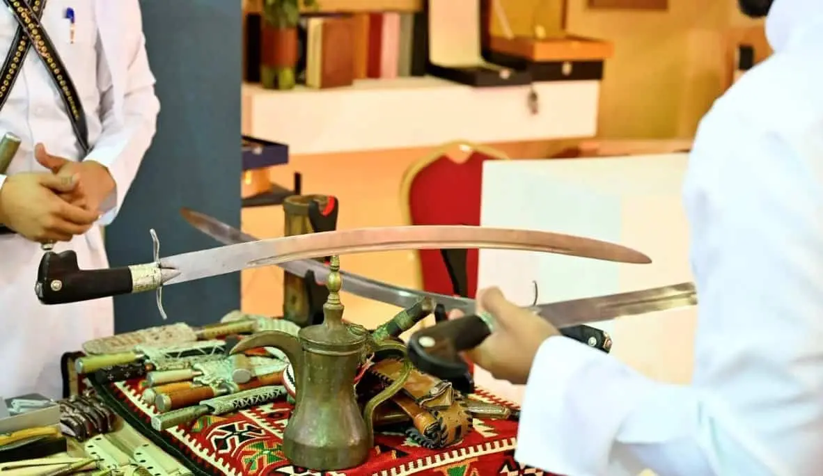 صناعة السيوف العربية.. رمز للتراث والإبداع في معرض «حرفة مكة»