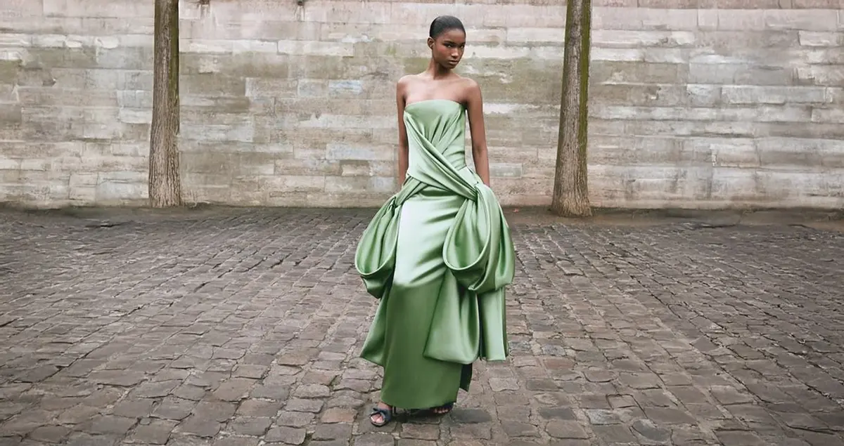 Jonathan Anderson يعيد تعريف الفخامة مع مجموعة Pre-Fall 2025