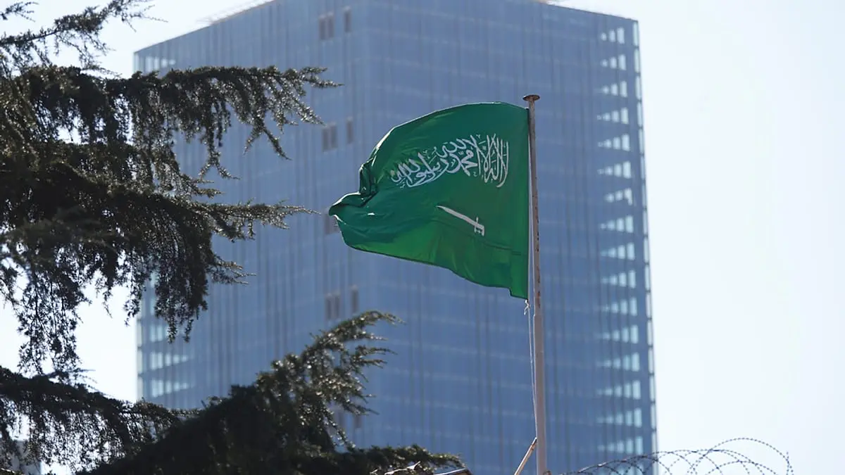 صحيفة إسرائيلية: خطبة مكة الأسبوعية تحرض على اليهود.. هل تصعّد تل أبيب ضد الرياض؟