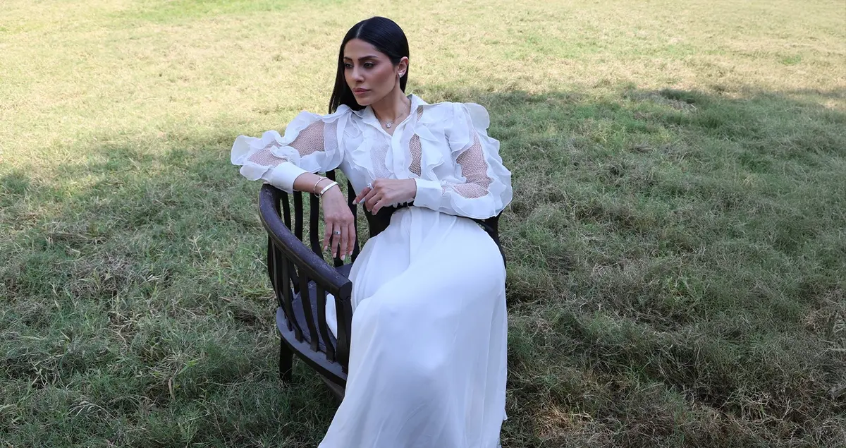 إلهام علي تكشف عن نفسها بعيداً عن الأضواء في مقابلة خاصّة