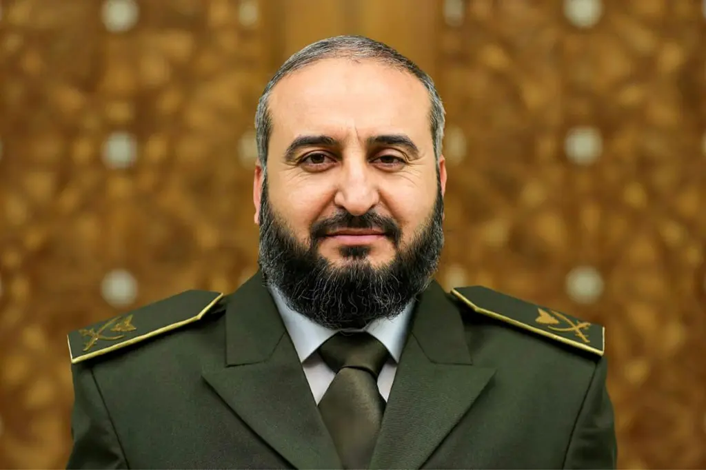 وزير الدفاع السوري يبحث أمن طرطوس مع مسؤولين محليين