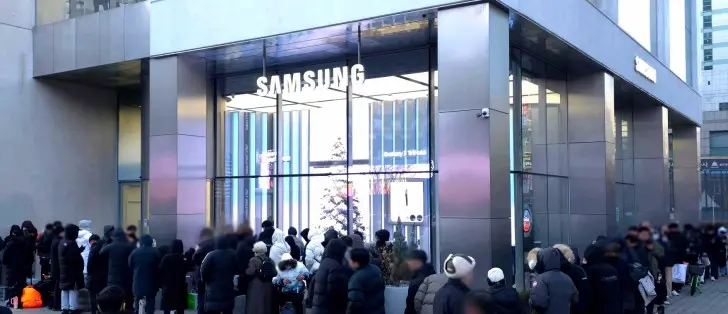 هاتف Galaxy Z TriFold ينفد مجددًا في كوريا بسبب مخزون محدود للغاية