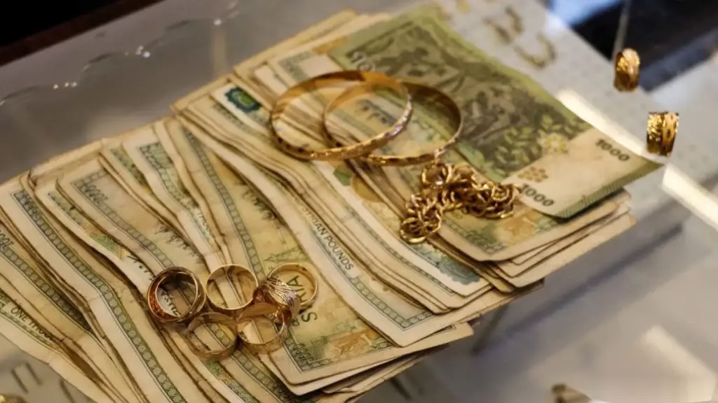 انخفاض سعر الذهب مع تحسن طفيف لليرة السورية